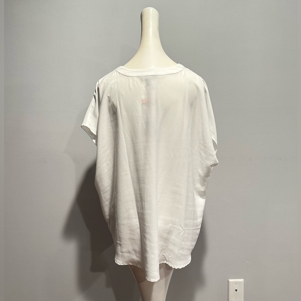 Banana Republic Women's V-Neck Casual Top, White, XXL - Picture 8 of 9